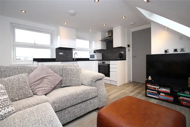 Churchfield Road, Walton On Thames, KT12, photo 2