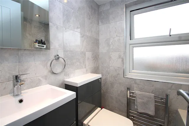 Churchfield Road, Walton On Thames, KT12, photo 3