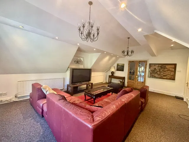 Amesbury Road, B13, photo 1