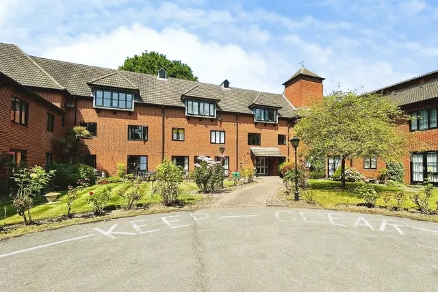Farley Court, Church Road East, Farnborough, Hampshire, GU14 6PZ, photo 1