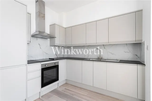 2 bedroom flat — Aldermans Hill, London, N13