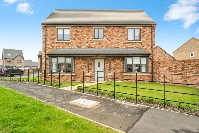 Haydn Griffiths Way, Armthorpe, Doncaster, South Yorkshire, DN3, photo 1