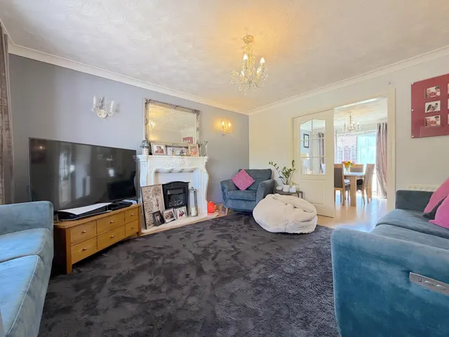 Photo 3 — Halecroft Avenue, Wednesfield, Wolverhampton, WV11