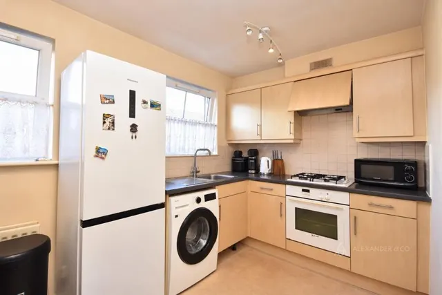 Great Meadow Way, Aylesbury, HP19, photo 2
