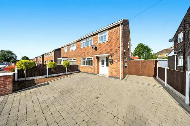 Maple Avenue, Hindley Green, WN2, photo 1