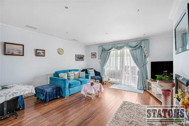 Photo 3 — Alderman Close, Welham Green, North Mymms, Hatfield, AL9 7DS