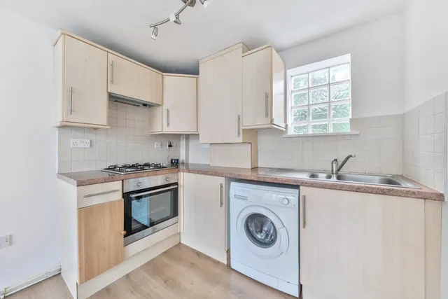 Photo 3 — Bowness Cottage, Bowness Road, London, SE6