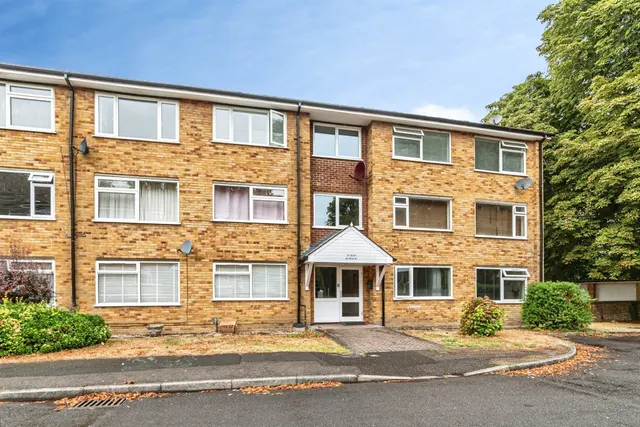 Sylvia Close, Basingstoke, RG21, photo 1