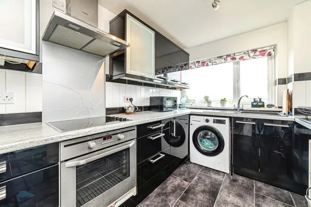 Sylvia Close, Basingstoke, RG21, photo 2