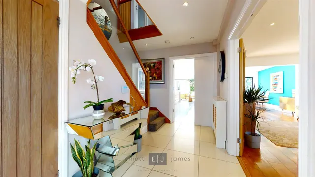 Brancepeth Gardens, Buckhurst Hill, IG9, photo 2