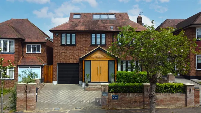 Brancepeth Gardens, Buckhurst Hill, IG9, photo 1