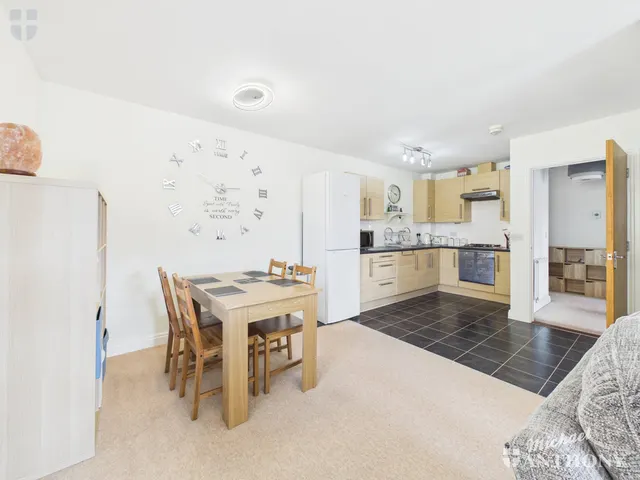 Photo 3 — Stilton Close, Aylesbury, HP19 8JH