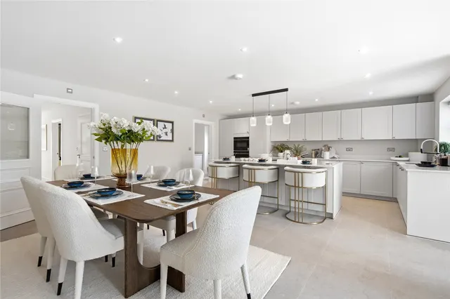 Bakeham Lane, Englefield Green, TW20, photo 2