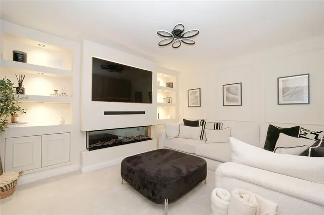 Somerset Avenue, Baildon, BD17, photo 2