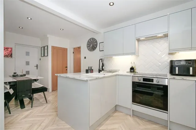 Somerset Avenue, Baildon, BD17, photo 3
