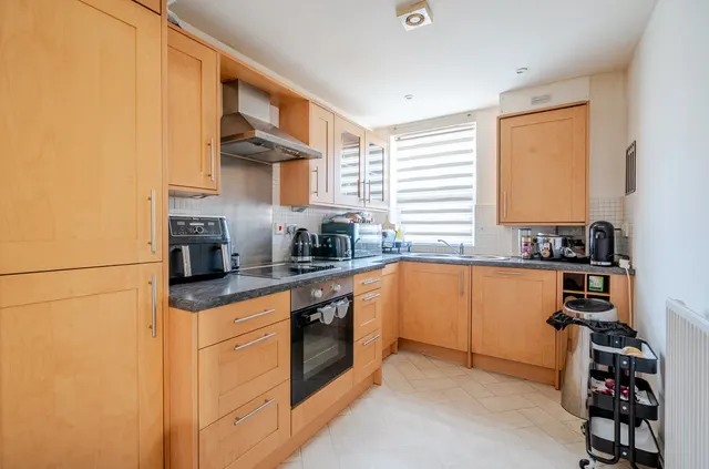 Stoneleigh Court, Shadwell, LS17, photo 2