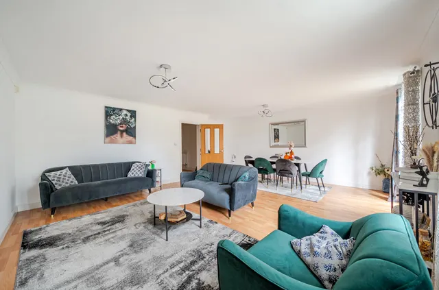 Stoneleigh Court, Shadwell, LS17, photo 3