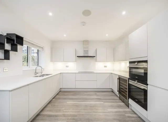 Photo 3 — Orchard Farm Avenue, East Molesey, KT8