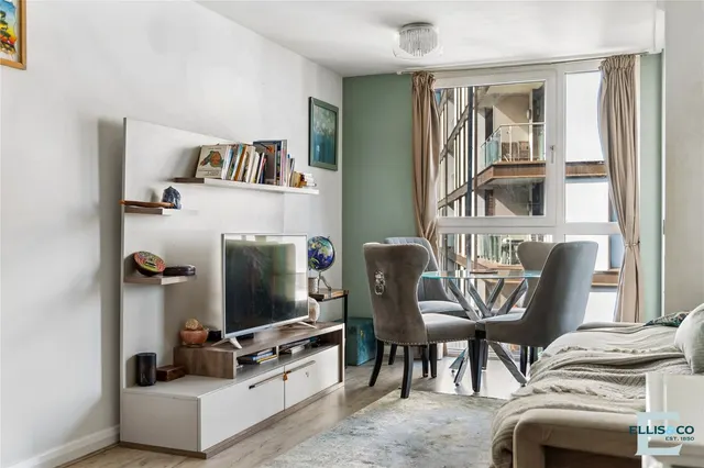 Mill Mead Road, London, N17, photo 1