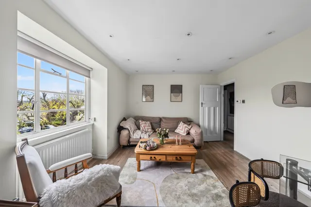 29 Denison Close, London, photo 1