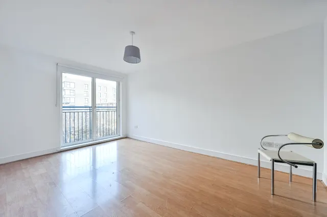 37 Wealden House, Capulet Square, London, photo 1