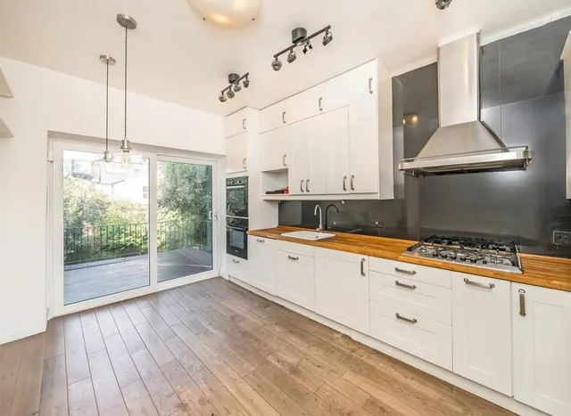 Photo 2 — Maldon Road, Acton, W3