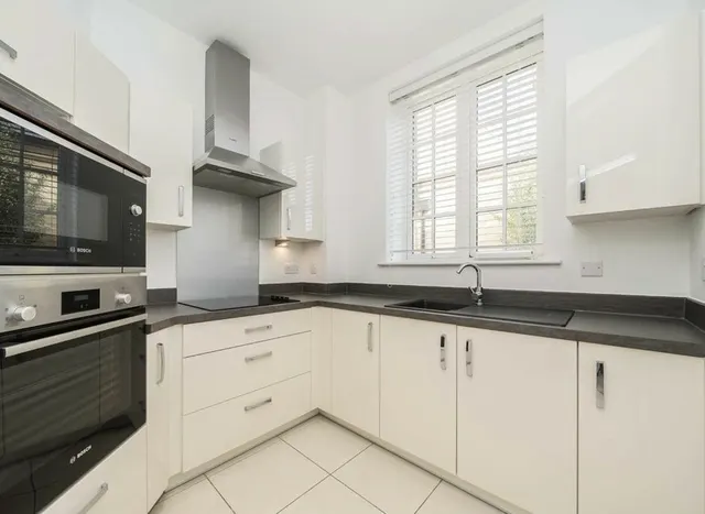 Photo 3 — Twickenham Road, Isleworth, TW7
