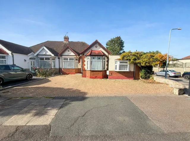 Falmouth Gardens, Ilford, IG4, photo 1