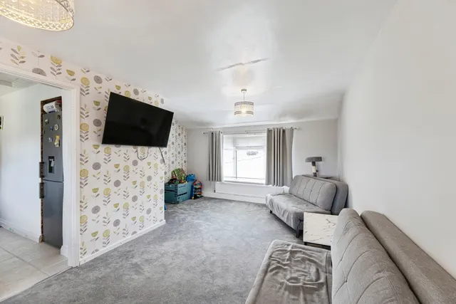 Photo 3 — Stanbridge Close, Banbury, Oxfordshire, OX16