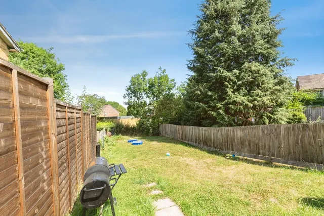 Photo 2 — Stanbridge Close, Banbury, Oxfordshire, OX16
