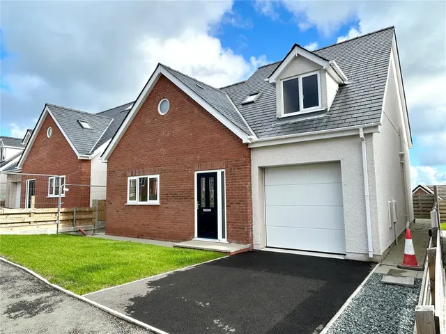 Parys Uchaf, Bull Bay, LL68, photo 1