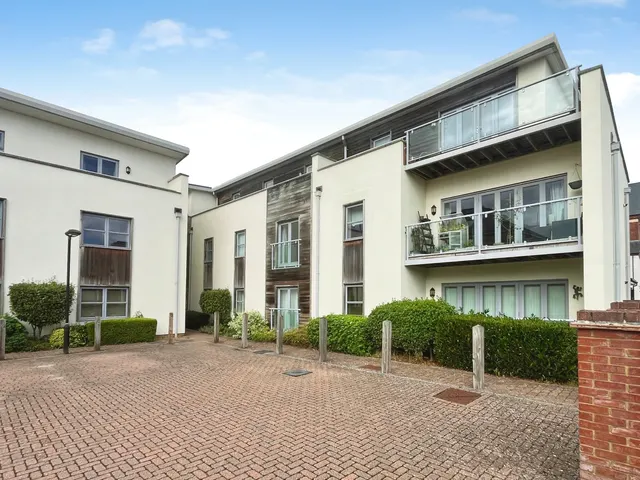 Idsworth Court, Basingstoke, Hampshire, RG24 9RR, photo 1