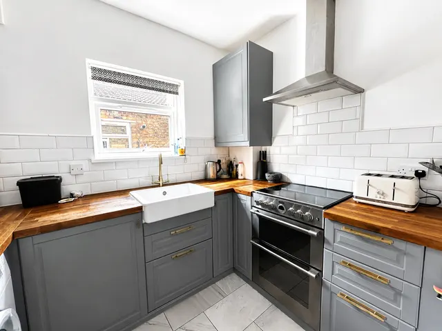 Farley Road, London, SE6, photo 3