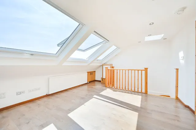 Photo 3 — Second floor flat, 148b Gunnersbury Lane, London