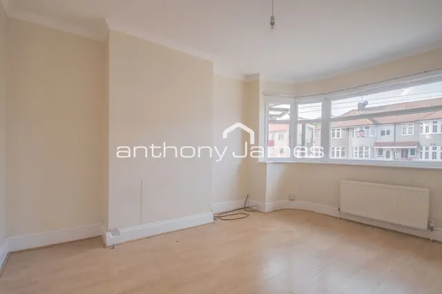 Photo 2 — Eversley Avenue, Barnehurst, Kent, DA7