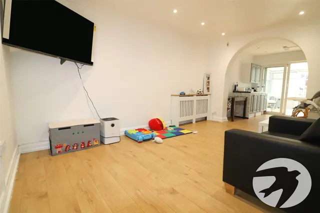Collindale Avenue, Northumberland Heath, DA8, photo 3
