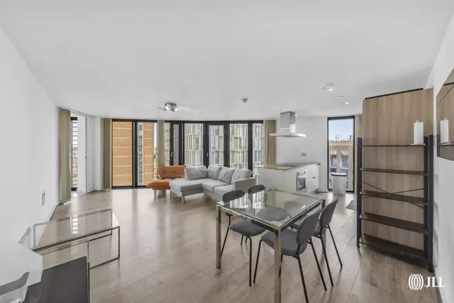 2 bedroom flat, Unex Tower, London, E15