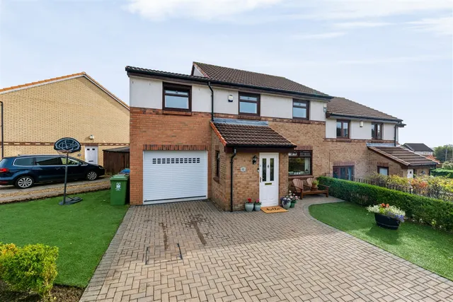 McLaren Crescent, Glasgow, G20, photo 1