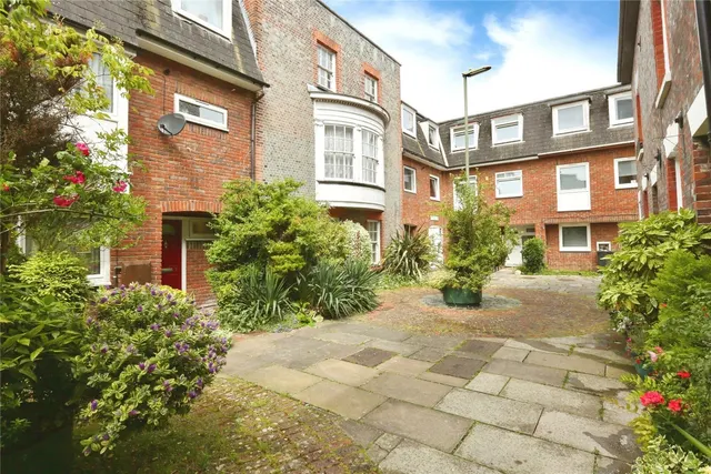 Seahorse Walk, Gosport, PO12, photo 1