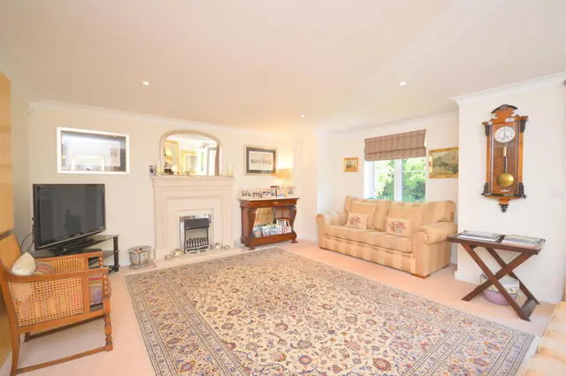 Stanacre Court, Kingswood, KT20, photo 3