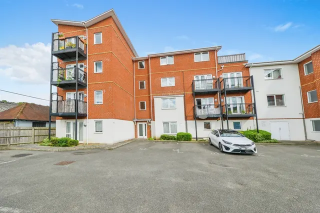 Abercromby Avenue, High Wycombe, HP12, photo 3