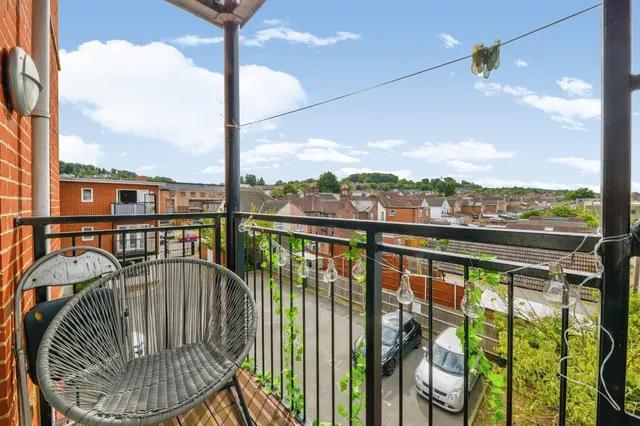 Abercromby Avenue, High Wycombe, HP12, photo 1