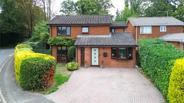 Cedarwood Crescent, Caversham, RG4, photo 1