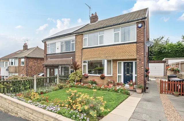 Woodhill Gardens, Cookridge, LS16, photo 1