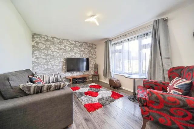 Raywood Close, Yeadon, LS19, photo 3