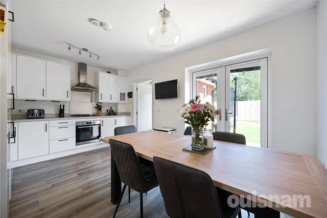 Photo 2 — Dineley Road, Cofton Hackett, Birmingham, Worcestershire, B45 8FU
