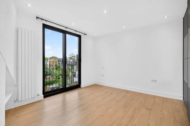 Jephtha Road, London, SW18, photo 3