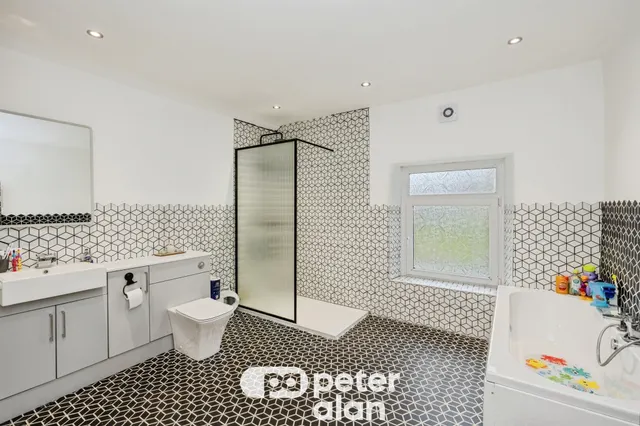 Treharne Road, Maesteg, CF34, photo 2