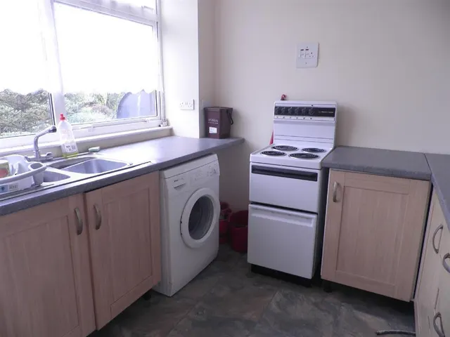 Legion Road, Yeovil, BA21, photo 3