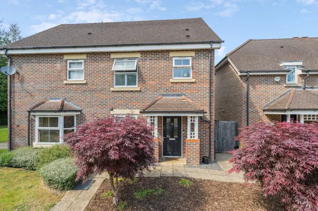 Cranwells Lane, Farnham Common, SL2, photo 1